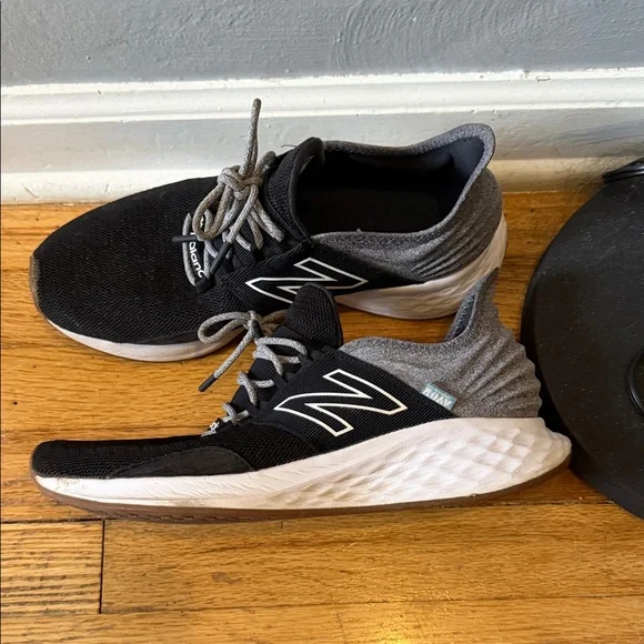 New Balance Women’s ROAV Black & Gray Fresh Foam Running Shoes - Picture 1 of 7